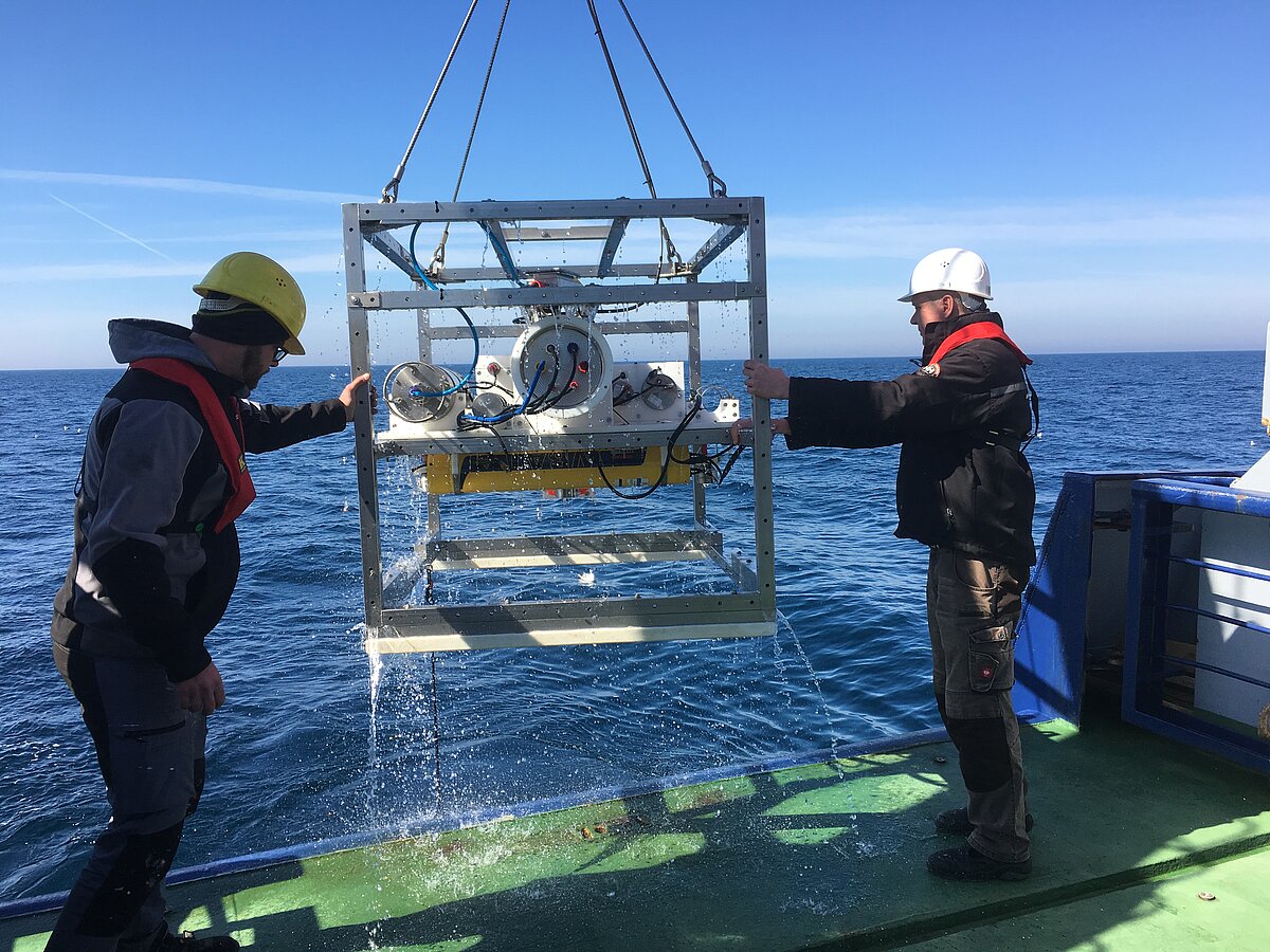 Recovery of the OFOS with built-in mass spectrometer.