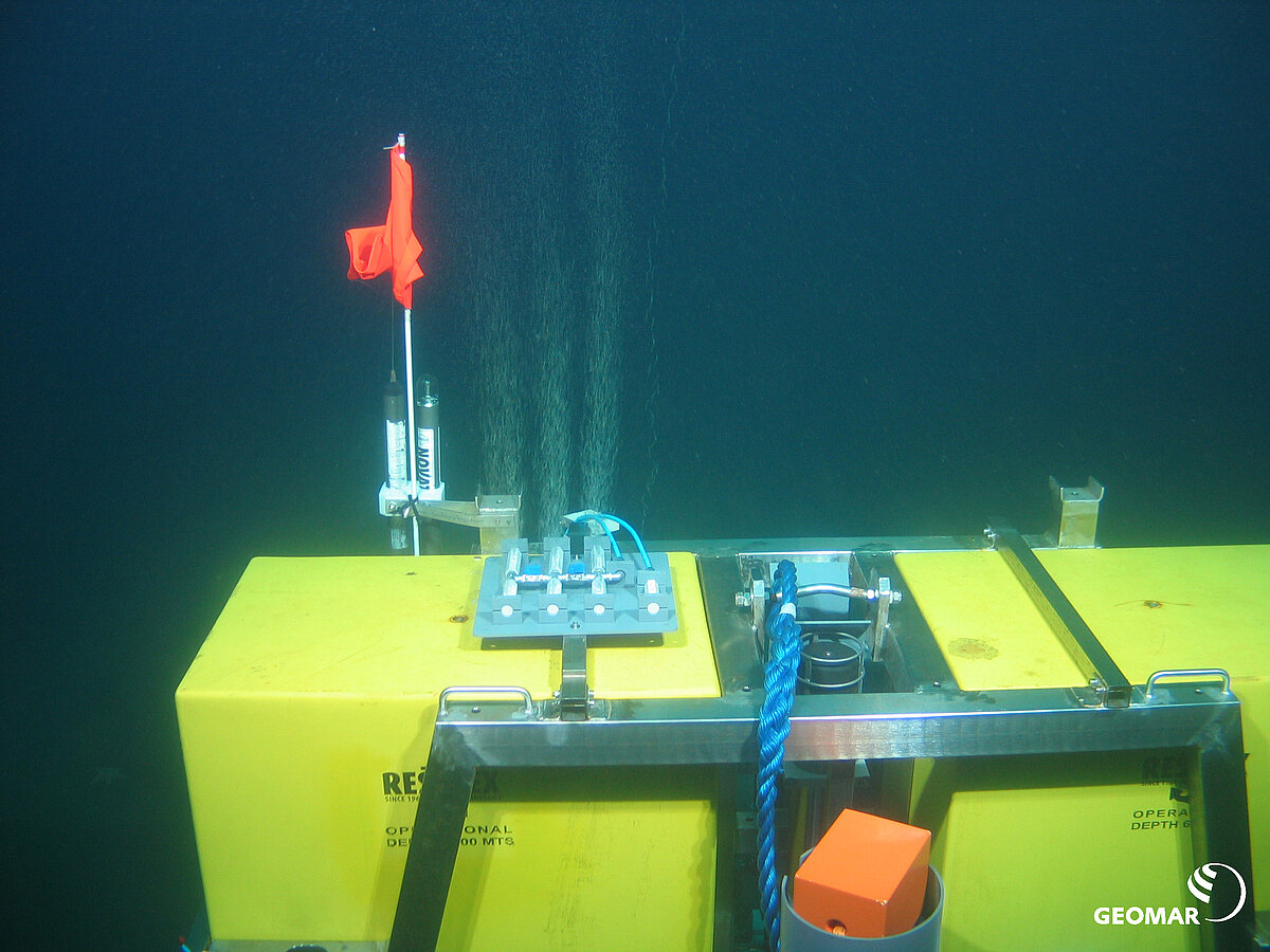 Close-up of CO2 release experiment. (Source: ROV team GEOMAR)