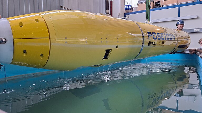 Erster Schwimmtest von AUV POSEIDON im Süßwassertank des ORTC.