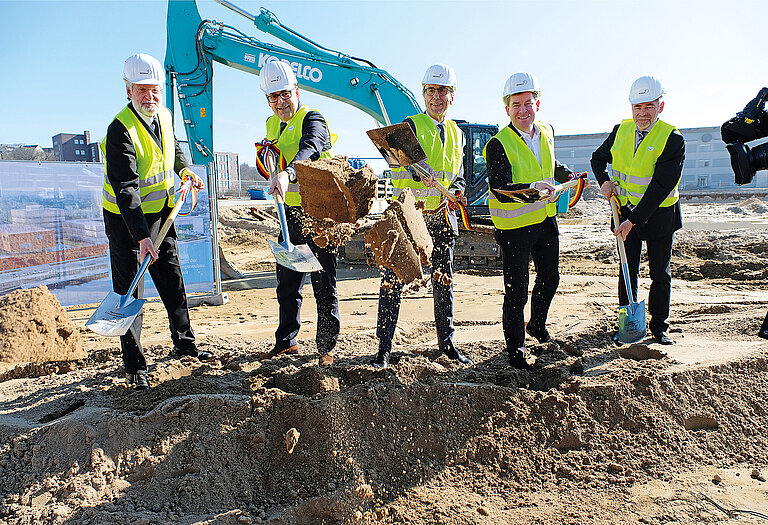 Der erste Spatenstich für den GEOMAR Neubau am 27.03.2017. 