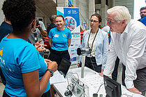 GEOMAR Director Professor Dr. Katja Matthes (centre) and Dr. Cordula Zenk, Cabo Verde Coordinator at GEOMAR, during the tour of the OSCM with Federal President Frank-Walter Steinmeier. Photo: Edson Silva Delgado, GEOMAR
