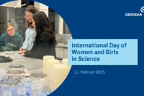 Thumnail für ein Video, auf denen 3 junge Wissenschaftler im Labor zu sehen sind.