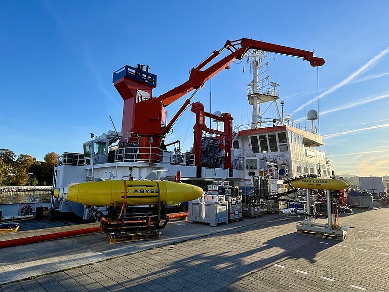 Geräte stehen vor der ALKOR