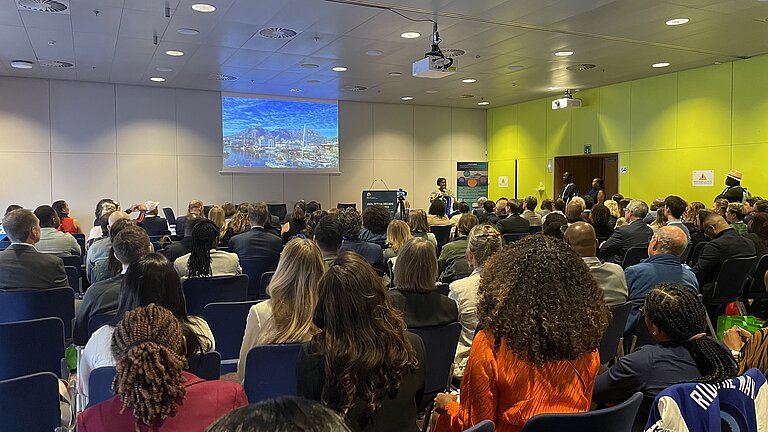 Veranstaltung "Looking SEAWARD: African Oceans and the Ocean Decade Narrrative"