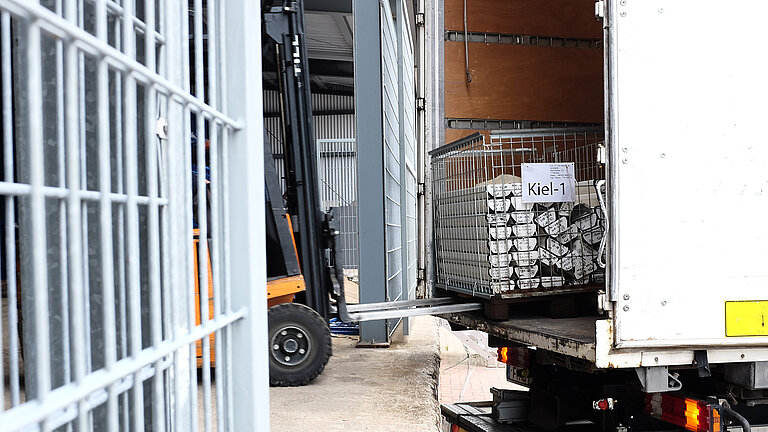 June 2016: In order to prepare the old core & rock facility for the upcoming teardown, the sediment cores have already been temporarily stored at the ZPL
