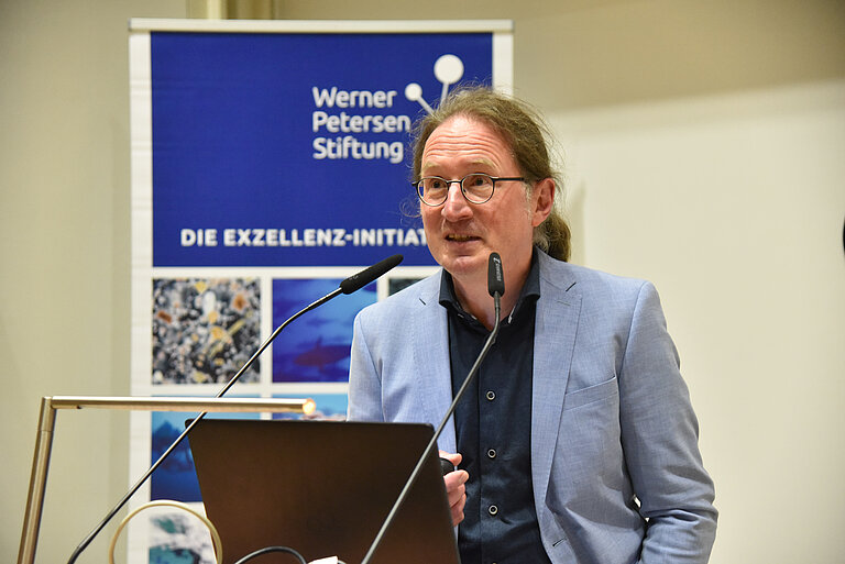 In seinem Festvortrag „Die ökologische Bedeutung von Parasiten in Meeresökosystemen“ berichtete Professor Dr. Thieltges über die komplexen Lebensweisen von Parasiten. Foto: Thomas Eisenkrätzer