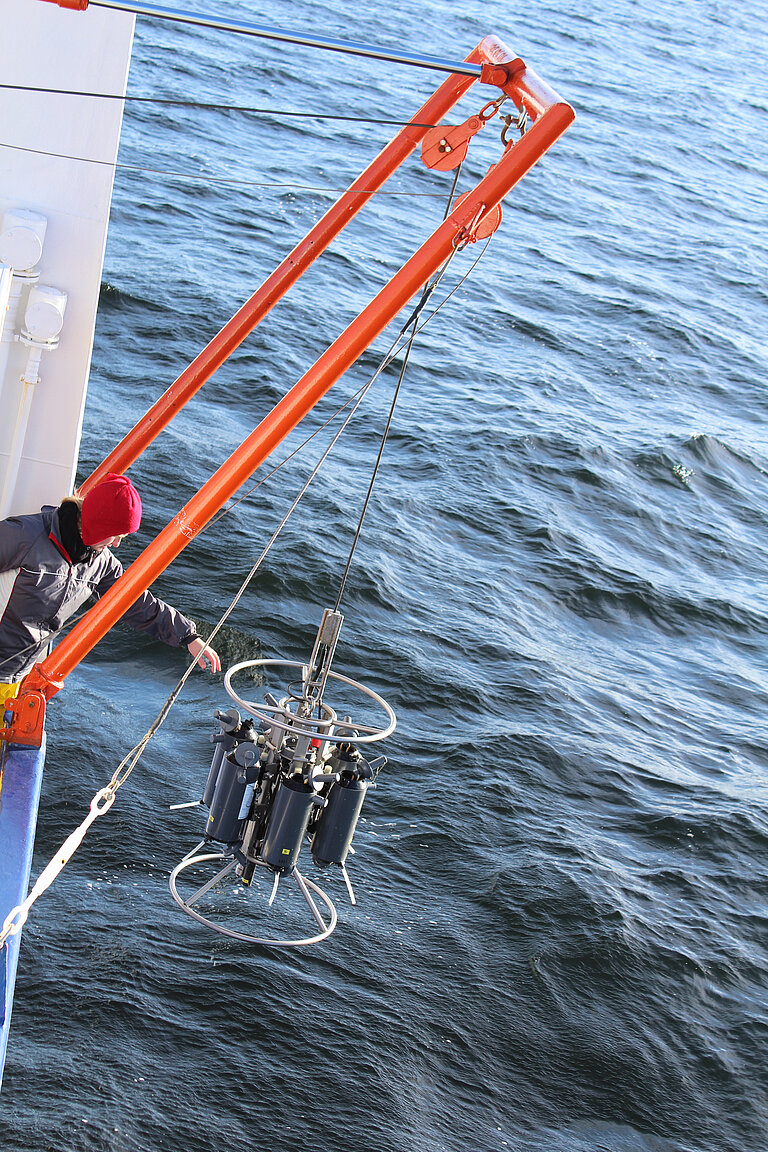 Wasserprobennahme in der Ostsee. Foto: GEOMAR.